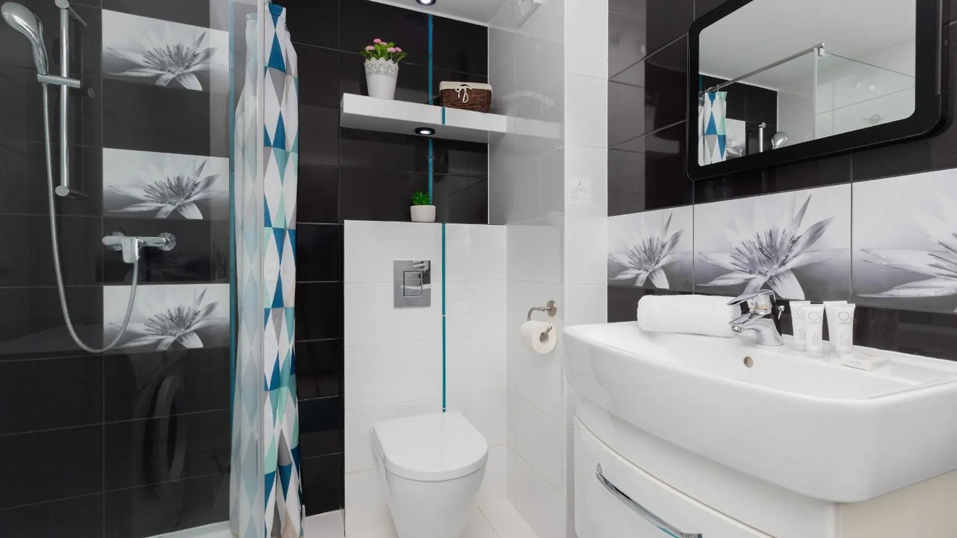 Sky Blue Apartment Chmielna Near Old Town In Gdansk By Noclegi Renters