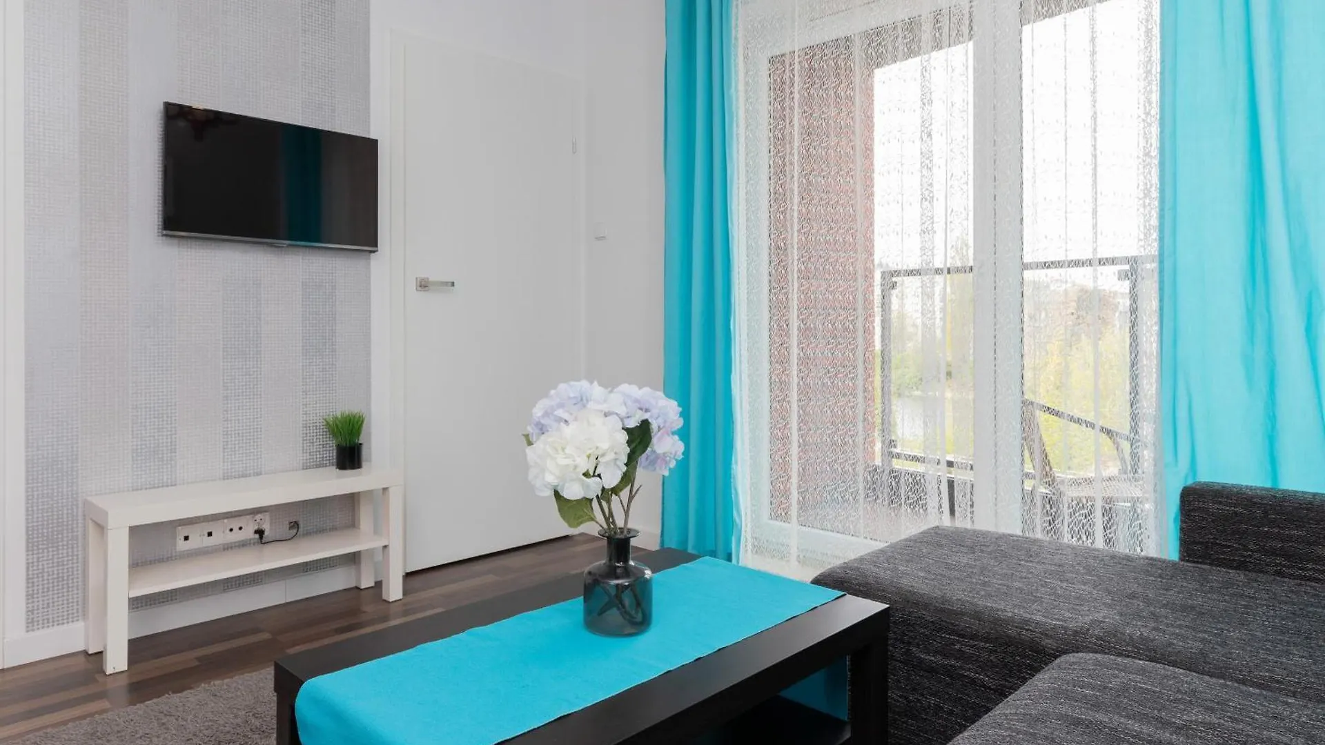Sky Blue Apartment Chmielna Near Old Town In Gdansk By Noclegi Renters 0*,